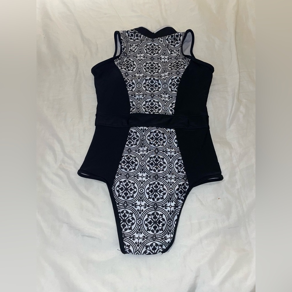 Design Swimsuit - Picture 10 of 11